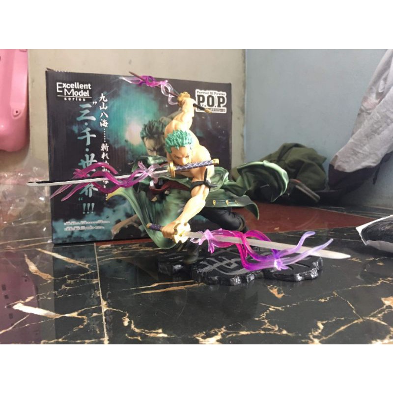 Mô hình nhân vật zoro mái nhà tam thế giới full box