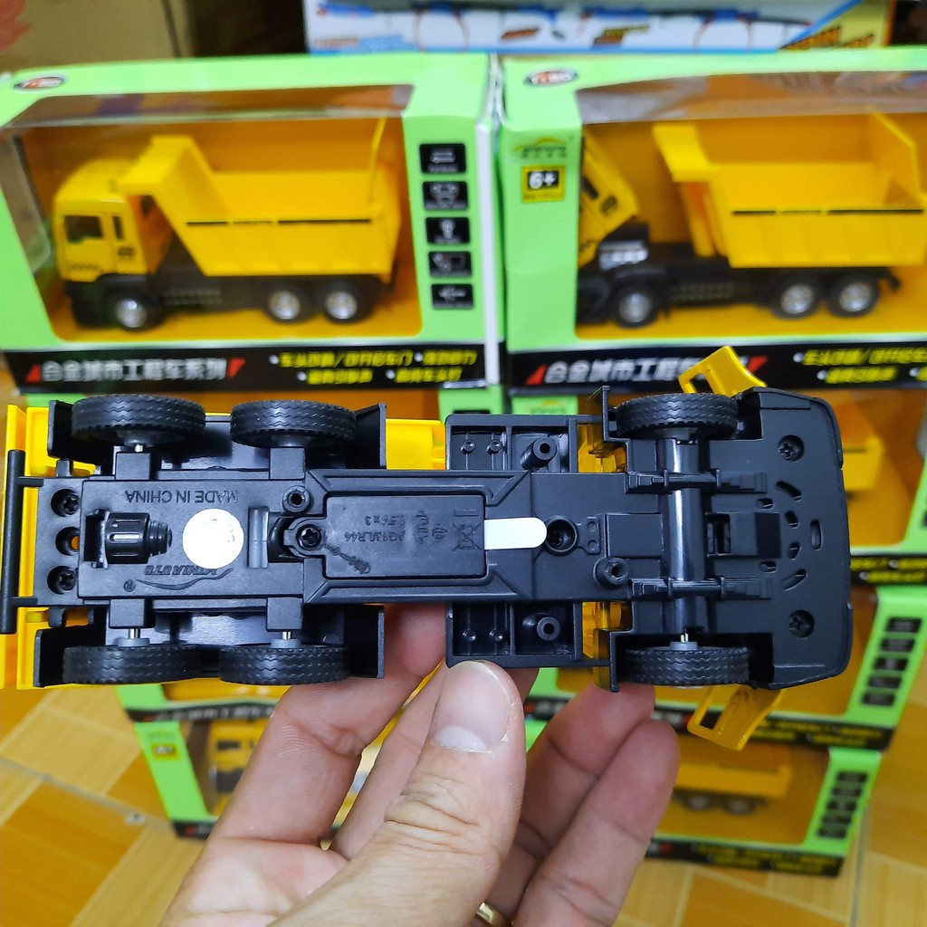 Mô hình xe ô tải mini bằng hợp kim nhựa có âm thanh và đèn xe ô tô đồ chơi trẻ em tỉ lệ 1:50
