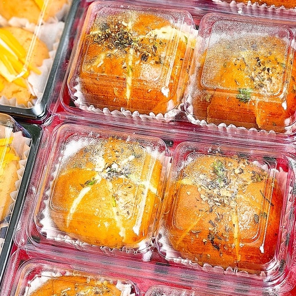 Hộp Hai Ngăn Đựng Bánh Mì Bơ Tỏi, Su Sing, Donut Mini