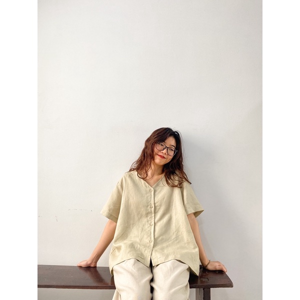 Áo cổ V hàng nút