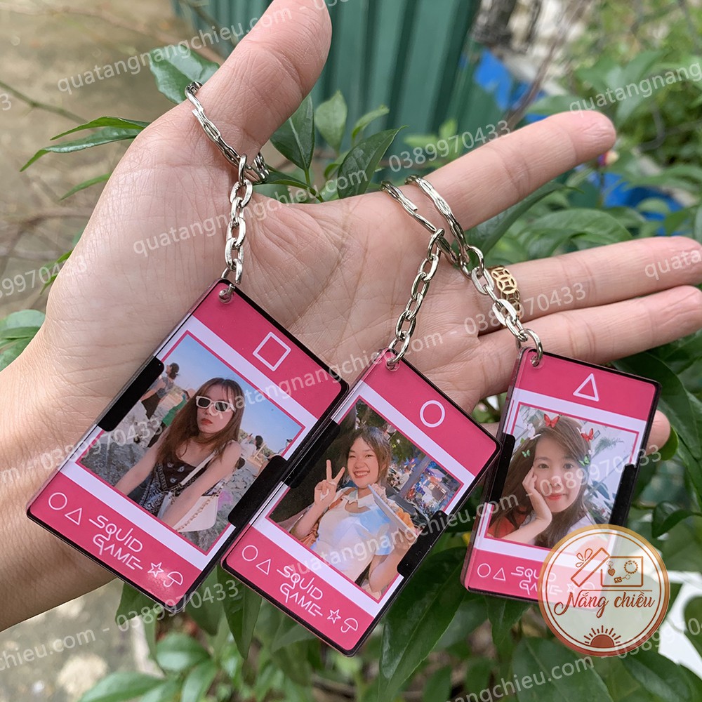 Móc khóa hình nhân vật Squid game, chất liệu mica in theo yêu cầu