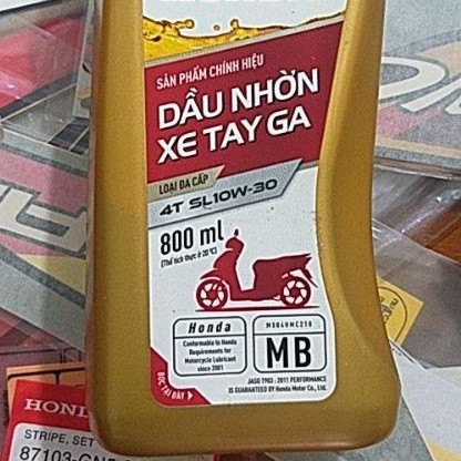 Dầu nhớt xe tay ga Honda 800ml hàng chính hãng có tem chống hàng giả ( phụ tùng xe ga hàng chính hãng honda ) (-10%)