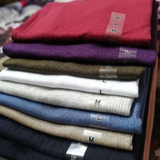 Áo len tăm Uniqlo Nhật auth. Có bill.