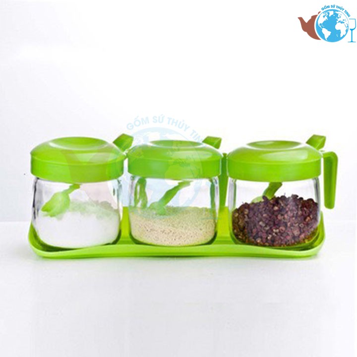 Combo 3 lọ đựng gia vị bằng thủy tinh 300ml có nắp đậy và kèm muỗng và khay nhựa CHZ3403 màu ngẫu nhiên