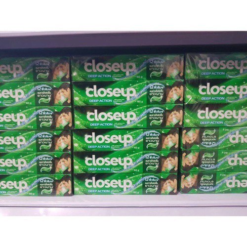 Combo 4 Tuýt Kem đánh răng Closeup Thái Lan tặng 4 Bàn Chải Than Hoạt Tính