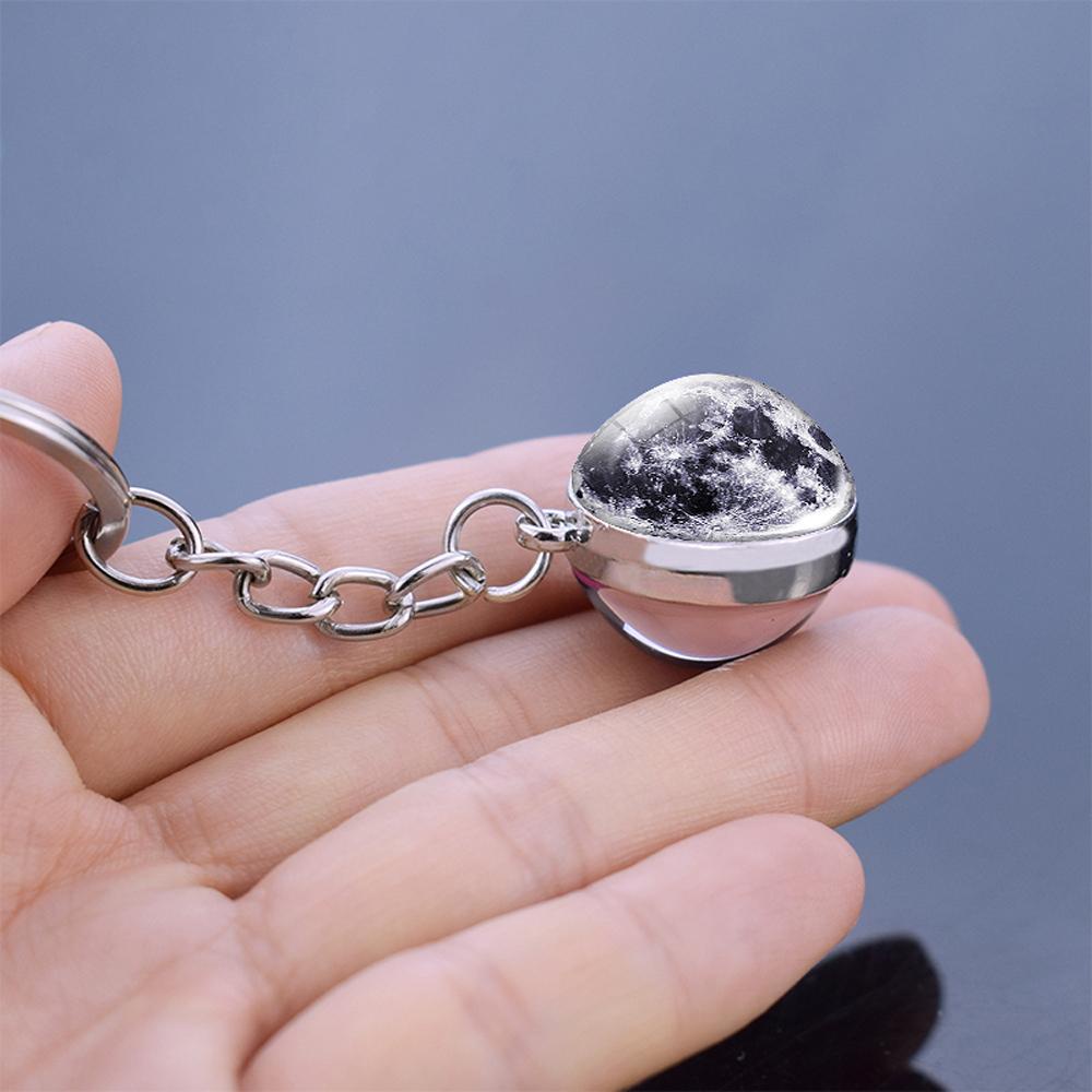 Móc Khóa Quả Cầu Thủy Tinh Hai Mặt Galaxy Nebula Phát Sáng