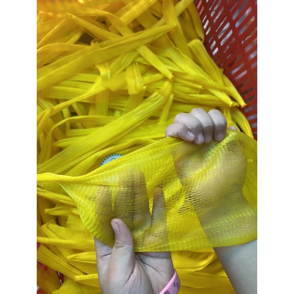 1kg Túi lưới nhựa màu vàng đủ size ( kèm nút cài )