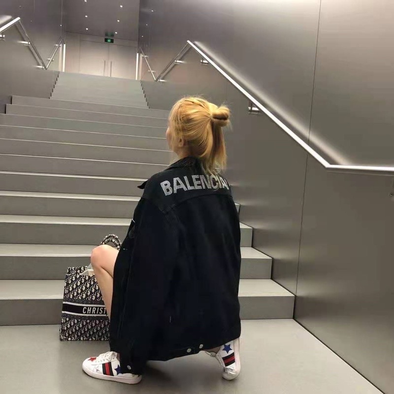 Áo khoác bò balen đính đá lưng