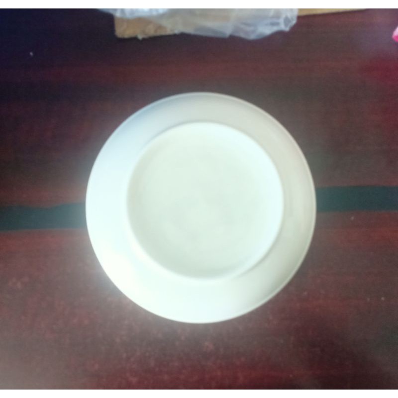 Đĩa sứ hứng nước chậu cây - KT: R15.5 x Đ10 x C2.7cm