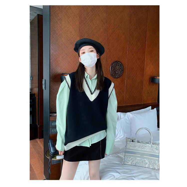 Áo Dệt Kim Sát Nách Cổ Chữ V Màu Đen Tương Phản Cho Nữ