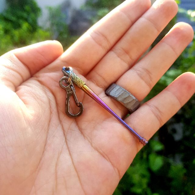 Cây lấy ráy tai titanium đầu tròn treo móc khóa