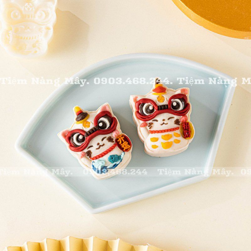 Khuôn mèo thần tài đội lân 2022 ,khuôn lò xo 50g (tặng ct vỏ bánh dứa)