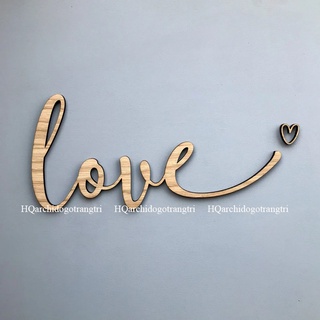 Chữ love kèm trái tim gỗ trang trí dán tường đôc đáo từ gỗ chủ đề tình yêu