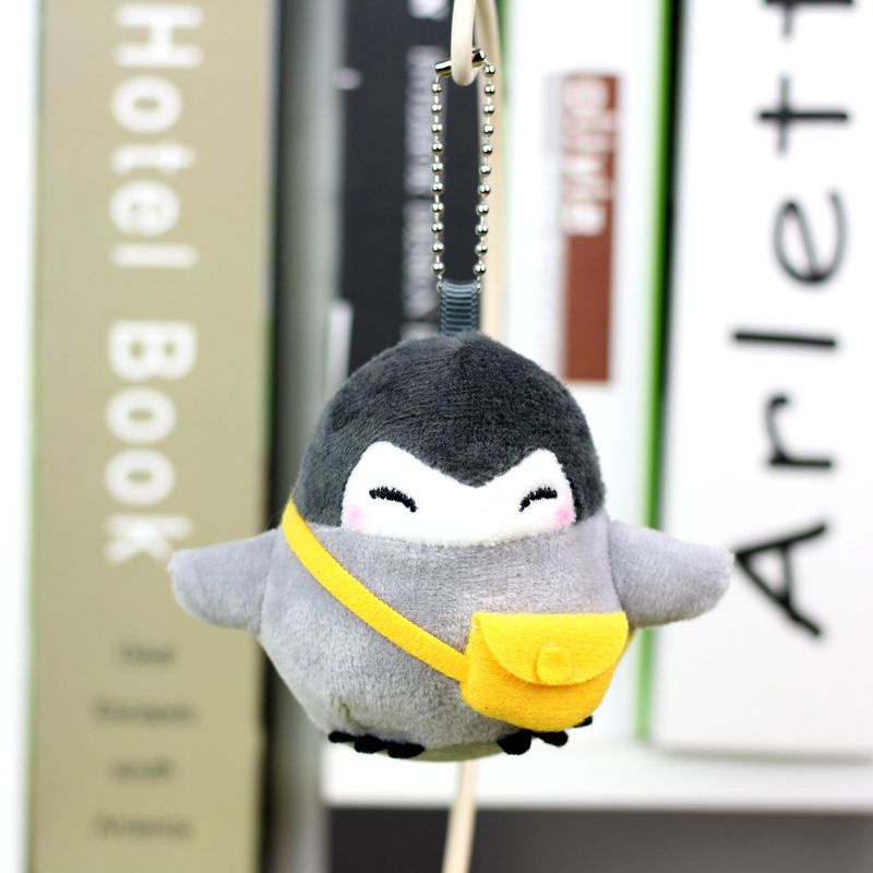 Móc khóa thú bông chim cánh cụt mang túi