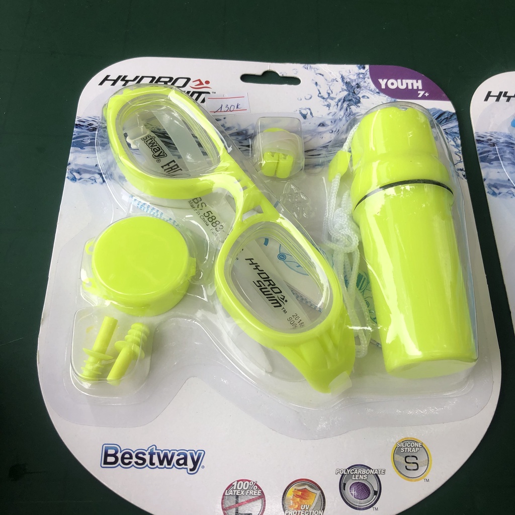 Bộ phụ kiện bơi Bestway gồm Kính bơi, kẹp mũi, nút tai và hộp đựng dành cho bé từ 7 tuổi trở lên