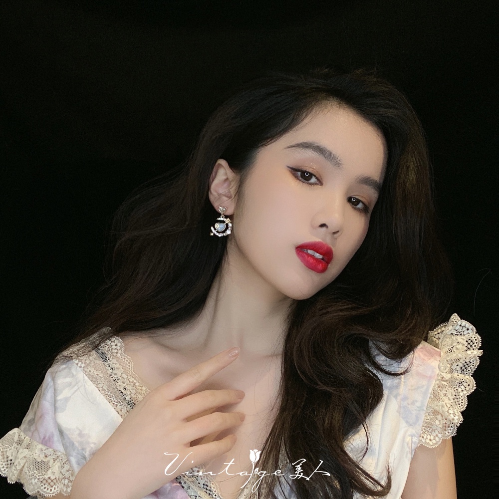 Bông Tai Hình Alice In Wonderland Phong Cách Lolita Cổ Điển