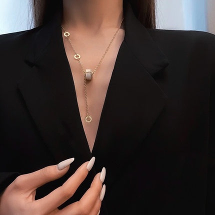 Vòng cổ bằng thép titan mạ vàng thời trang dành cho bạn nữ