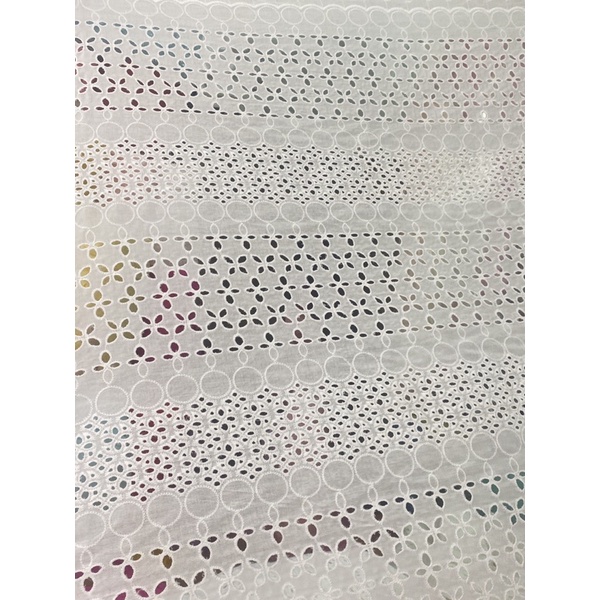 Vải thêu đục lỗ cotton