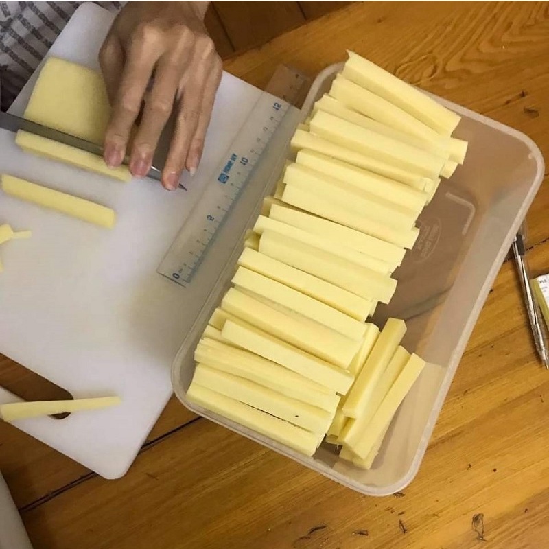 Phô mai que cho bé nhân Mozzarella Balan  chiên, rán ăn vặt rất thơm, béo, ngậy, kéo sợi tốt, giàu dinh (hộp 20 que )