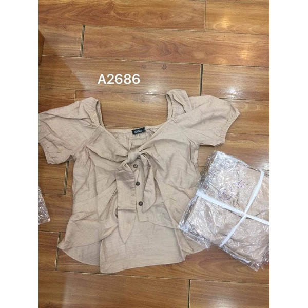 Áo blouse cổ u trễ vai chun, cổ buộc nơ bản to, hàng khuy, vạt trước hớt ngắn lượn (3m)