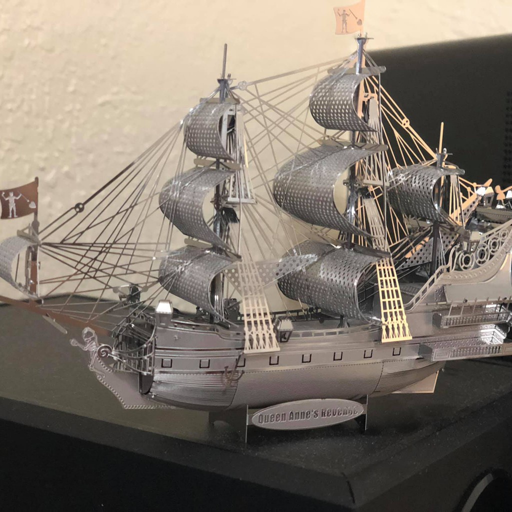 Mô Hình 3D Kim Loại Tàu Queen Anne's Revenge Trong Phim Cướp Biển Vùng Caribe