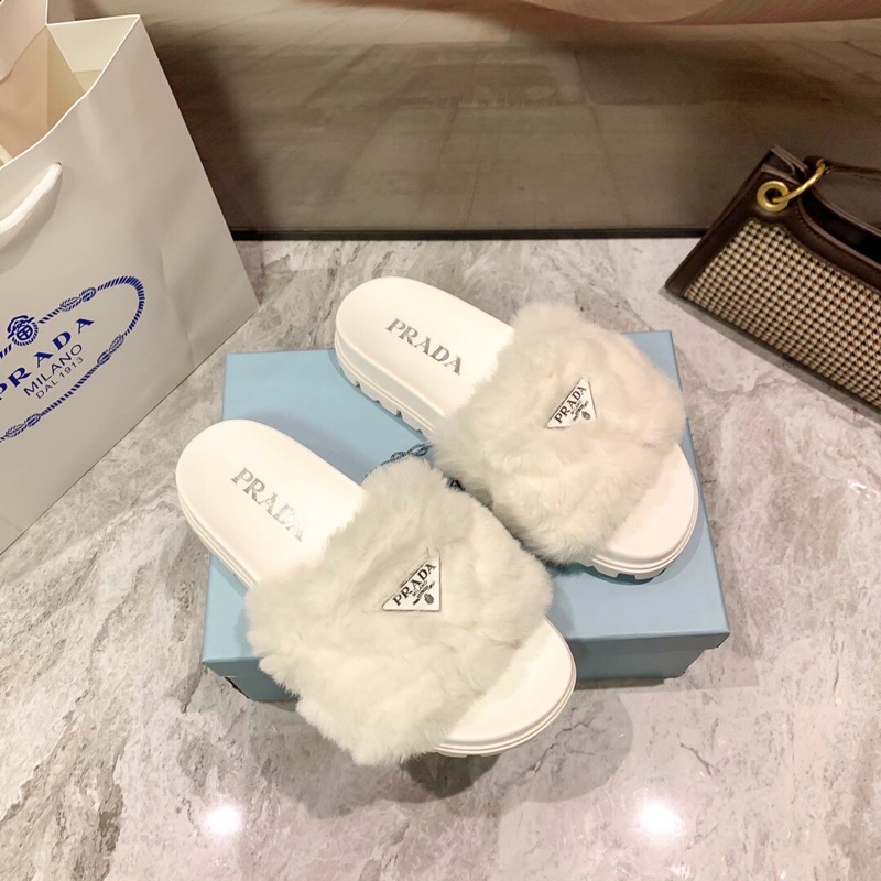 Dép thời trang nữ đế TPU chống trơn trượt quai ngang đính lông cừu prada