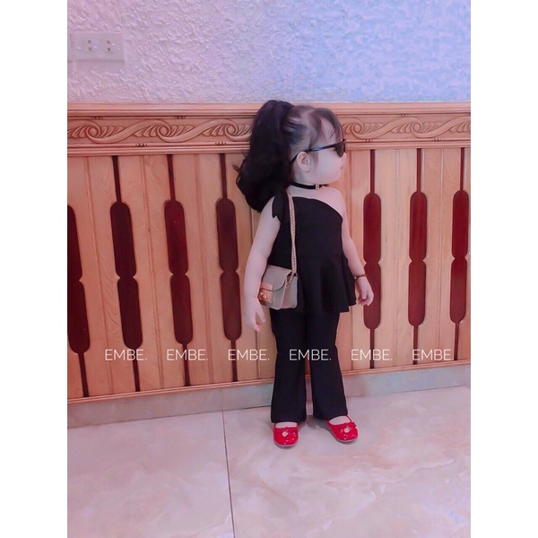 Set áo xéo vai và quần suông cho bé gái