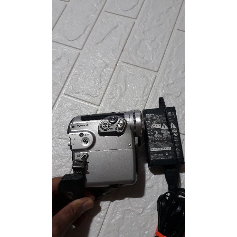máy quay,chụp ảnh kĩ thuật số canon HV10