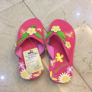 Dép xỏ ngón cho bé gái