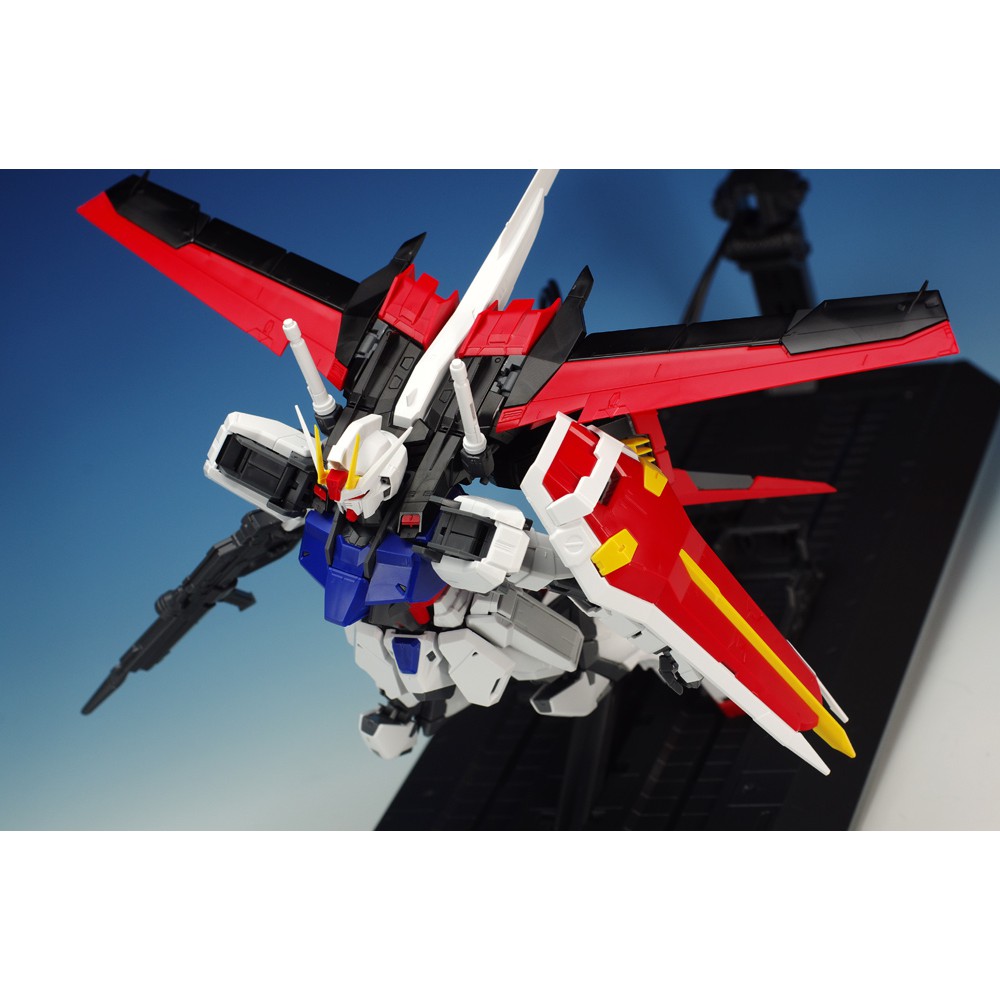 Mô Hình Gundam MG Aile Strike Gundam GAT-X105 Tỉ Lệ 1/100, Chính Hãng Bandai - Nhật Bản