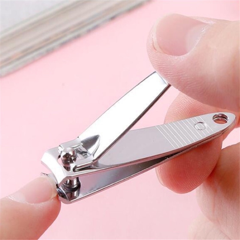 Đồ bấm móng tay làm từ thép không gỉ tiện lợi, bọc silicone giảm lực bấm, giúp êm tay, hoạ tiết đẹp, xin xắn