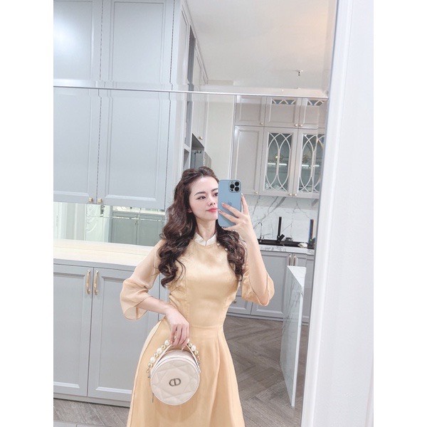 Áo Dài Cách Tân Voan Tơ Màu Nút Độc Lạ Với Thiết Kế Trơn Đính Cúc Mang Lại Phong Cách Nhẹ Nhàng Trẻ Trung