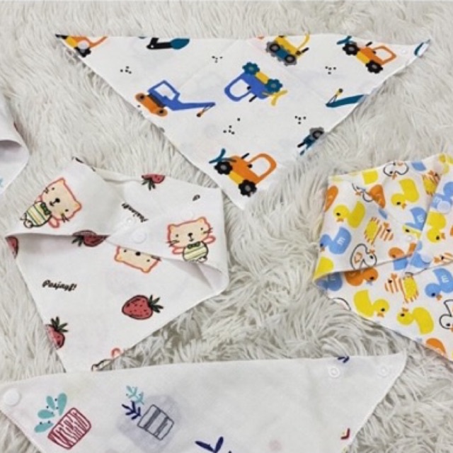 Yếm quàng cổ cho bé có cúc bấm vải cotton, vải xô