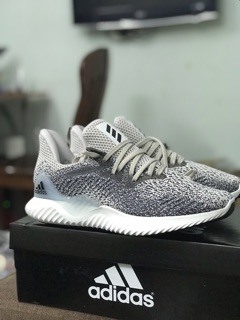 [video] GIÀY SNEAKER ALPHABOUNCE BEYOND MÀU XÁM