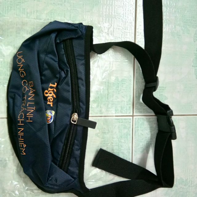 Túi đeo ngang bụng.