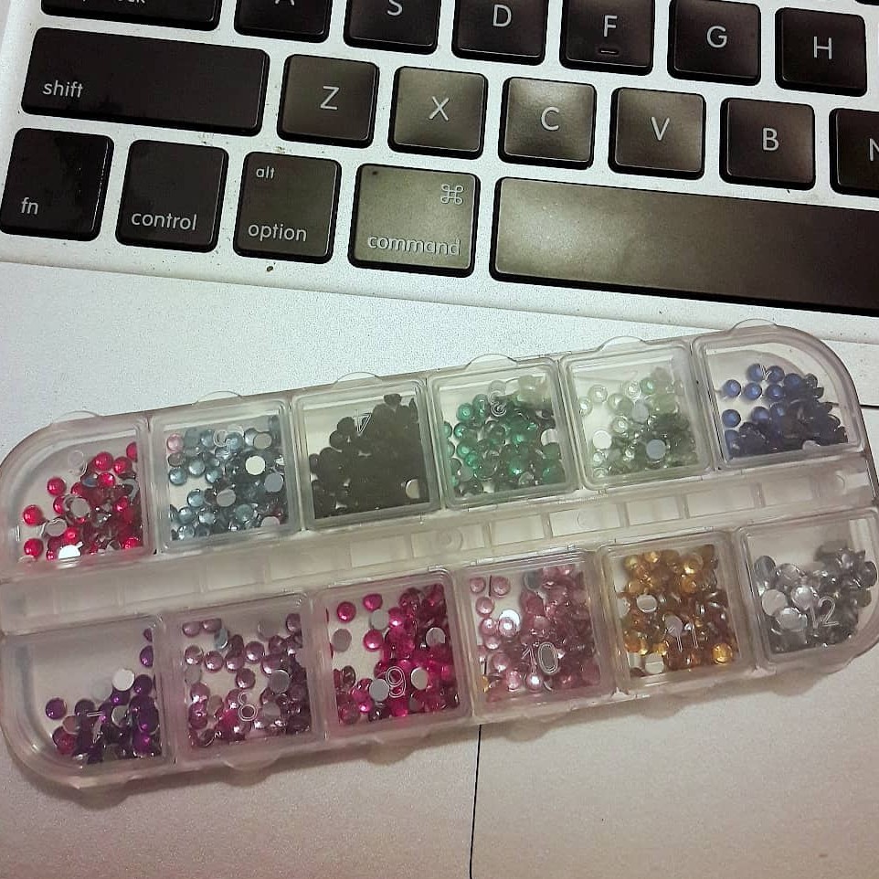 đá trang trí (khay 12 mầu)