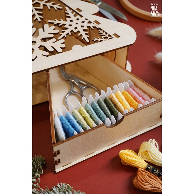 Hộp gỗ hoạ tiết Noel (Christmas wooden box)