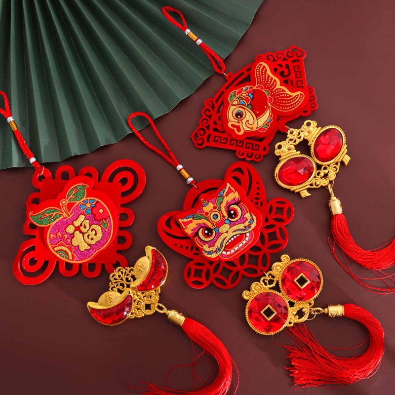 Dây tua rua đỏ thắt nút phong cách Trung Hoa đính đá nhân tạo độc đáo treo trang trí cửa sổ/ cửa ra vào dịp năm mới