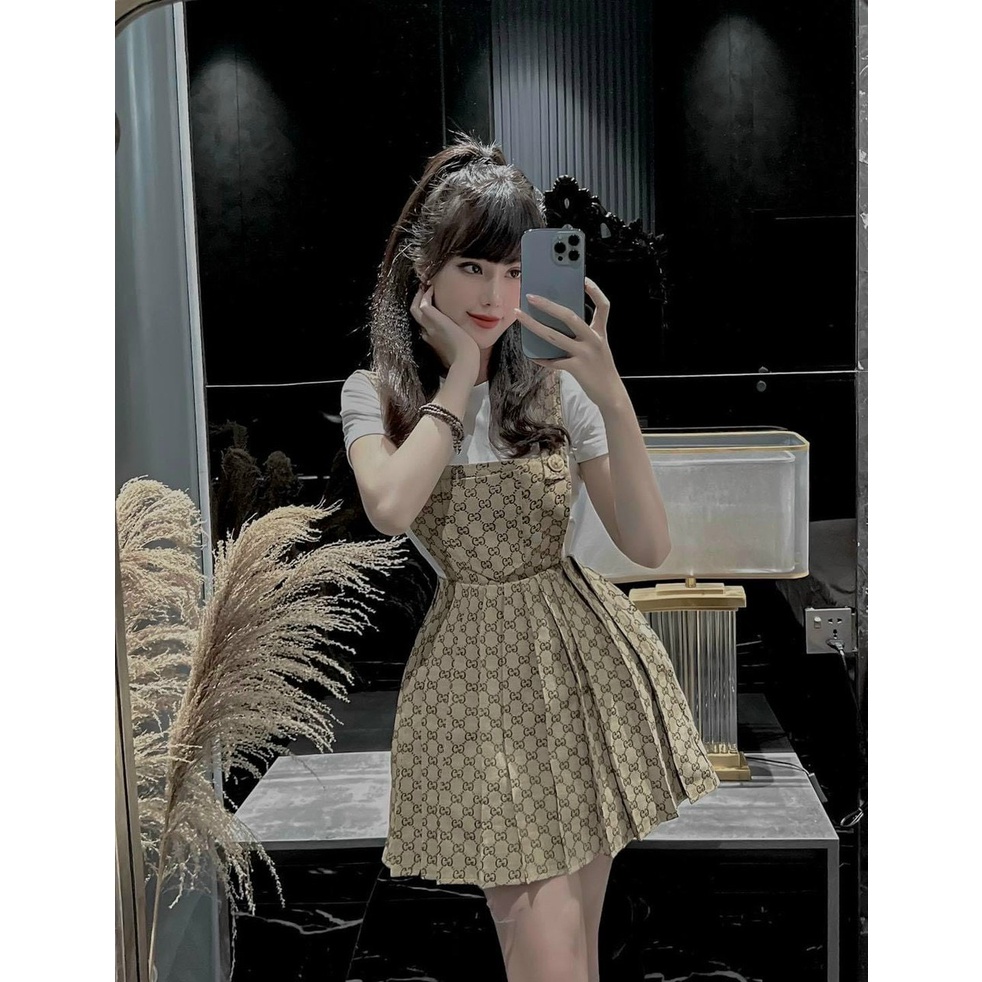 Sét áo thun trắng phối yếm váy kaki họa tiết xinh xắn