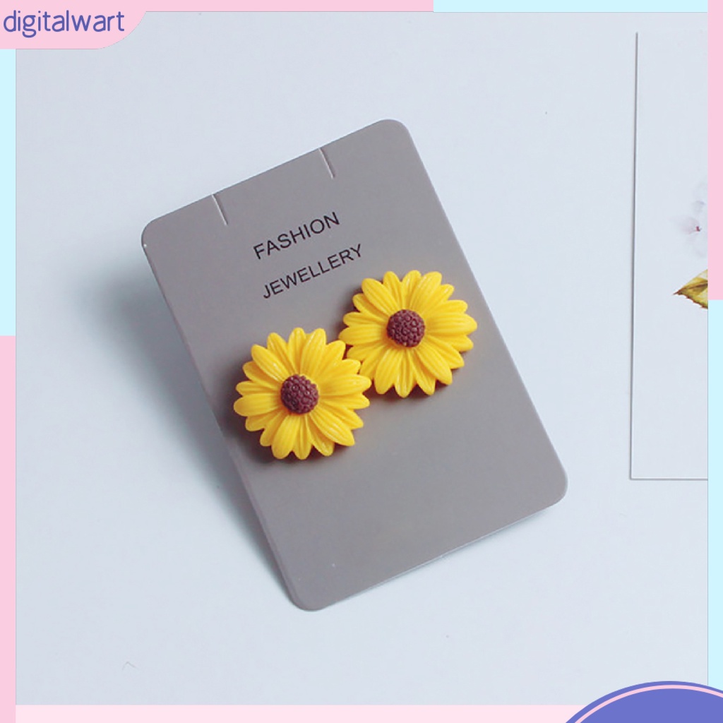 Đôi bông tai hình hoa cúc xinh xắn thời trang cho nữ
