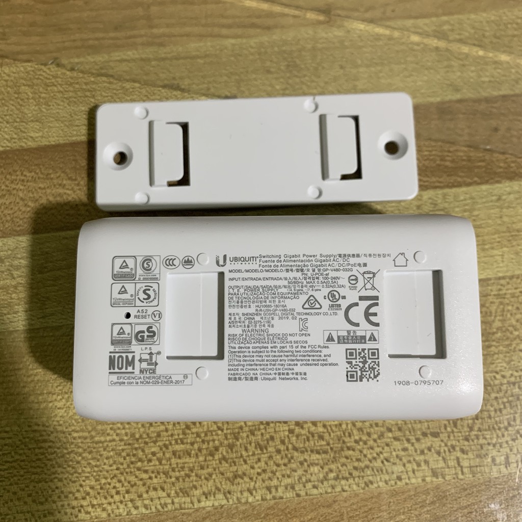 Bộ nguồn Unifi POE gigabit 48V model GP-V480-032G mới màu trắng