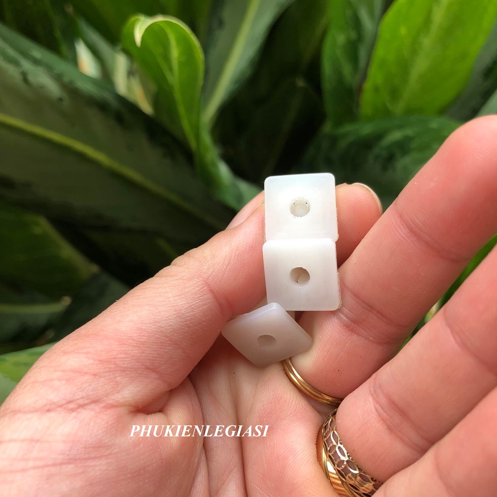 Ồc bắt vít hình vuông nhựa đa năng cho xe oto