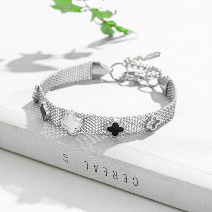 Lắc tay titan hình hoa 4 cánh khóa xịn đẹp, bền màu, hợp thời trang - Đem lại sang trọng, quý phái cho người đeo