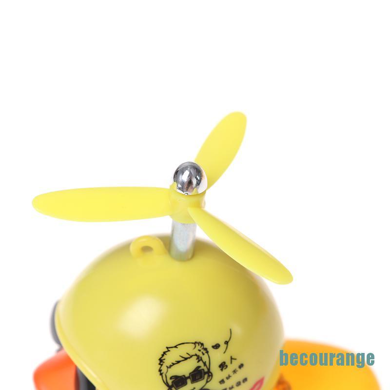 Chú vịt vàng đội mũ bảo hiểm dễ thương trang trí xe đạp