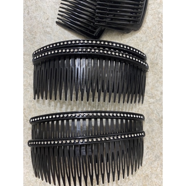 Xược tóc mái trơn và đính hạt