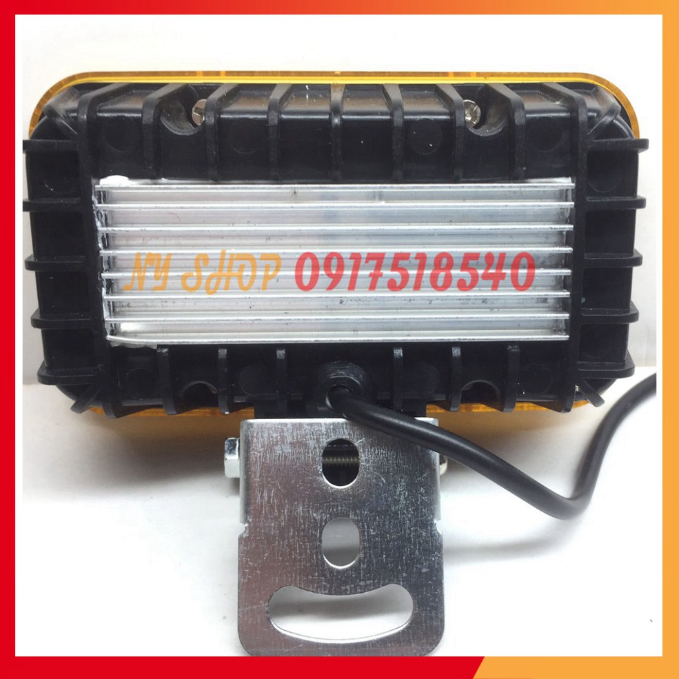Đèn trợ sáng xe máy C8 lắp cho mọi loại xe (Ảnh tự chụp)