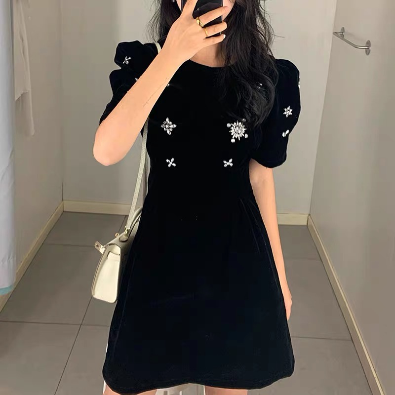 (ORDER) Váy đính ngọc hoa nổi