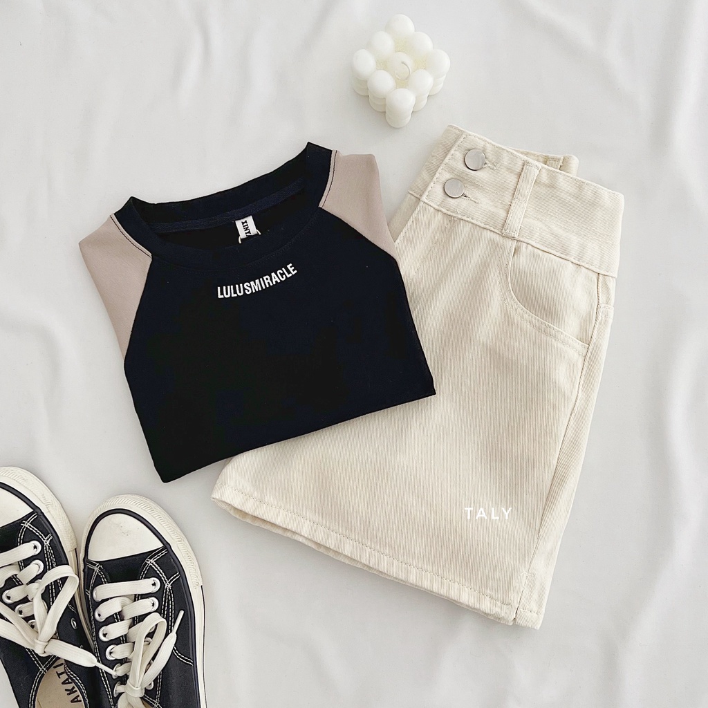 Áo croptop in chữ Lulu TALY