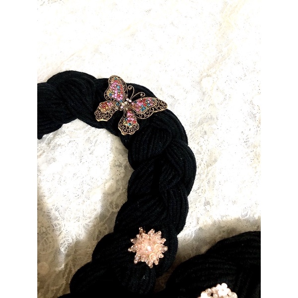 Mấn đeo cùng hanbok