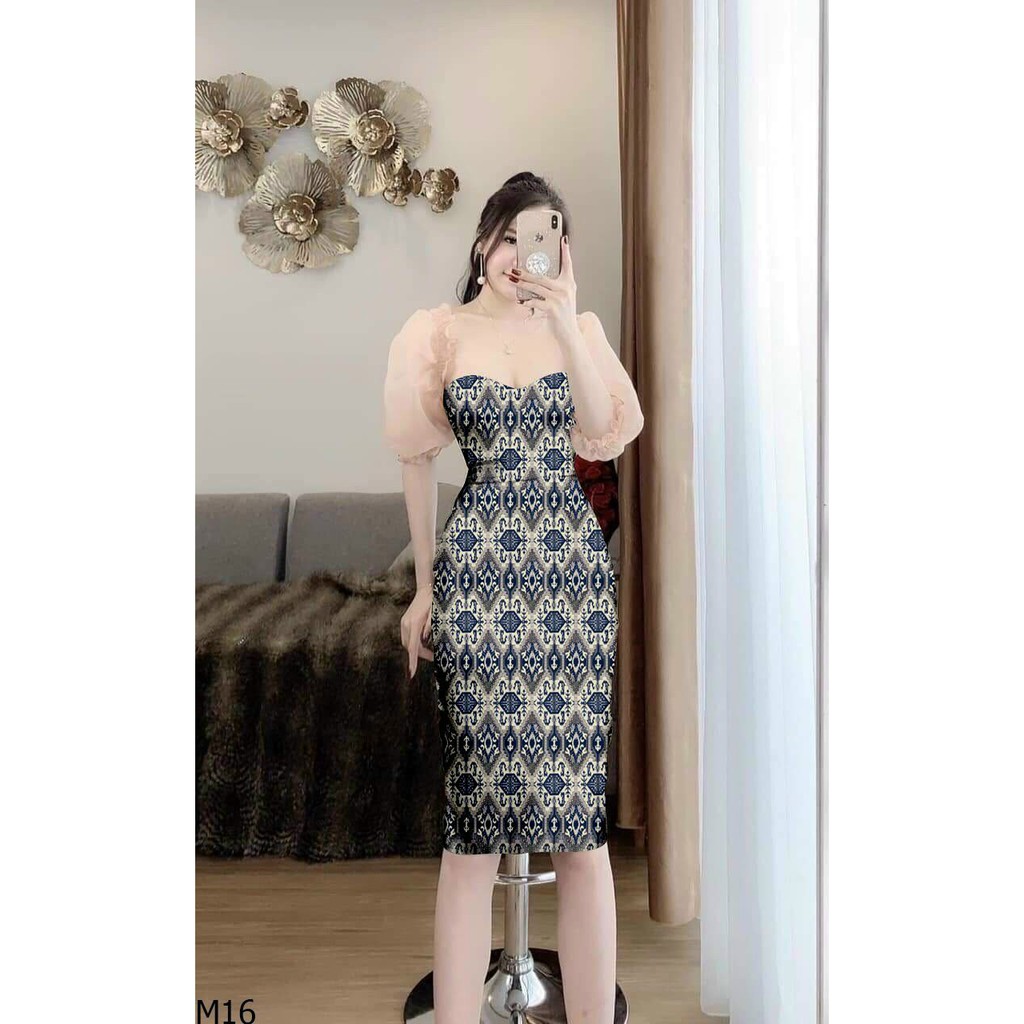 Đầm body tay phồng in họa tiết sang chảnh.